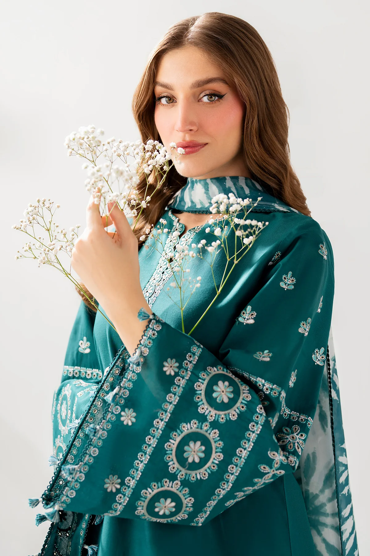 Picture of EMBROIDERED LAWN USE-9248