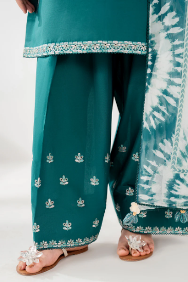 Picture of EMBROIDERED LAWN USE-9248
