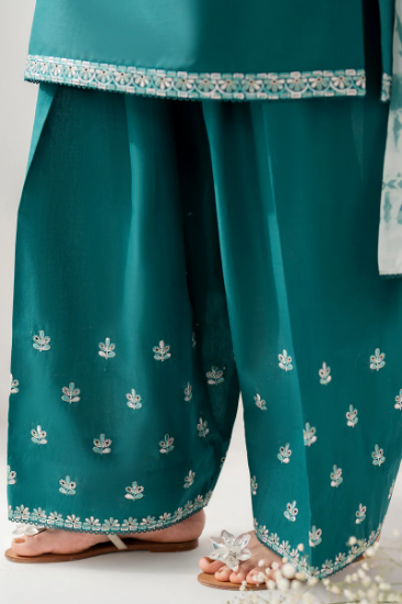 Picture of EMBROIDERED LAWN USE-9248